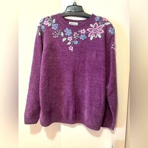 Vintage NWT Alfred Dunner Plum sweatshirt with flower embroidery. Size 2x